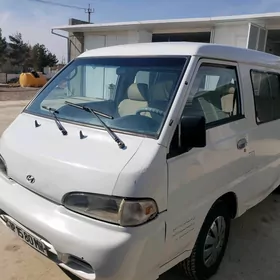 Hyundai Staria 1999