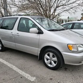 Toyota Sienna 2002