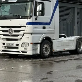 Mercedes-Benz ACTROS 3331 2011