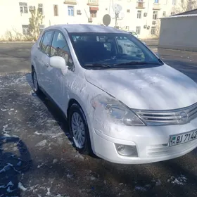 Nissan Versa 2012