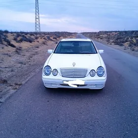 Mercedes-Benz E320 2000