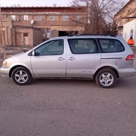 Toyota Sienna 2002