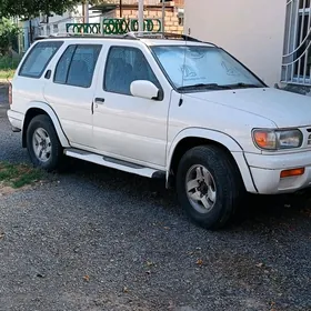 Nissan Pathfinder 1996