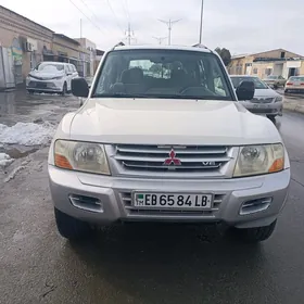 Mitsubishi Montero 2002