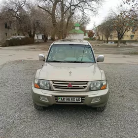 Mitsubishi Pajero 2001