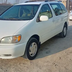 Toyota Sienna 2002