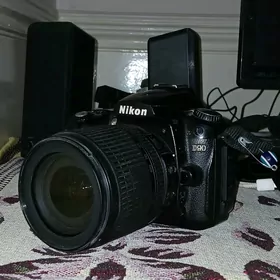 Nikon D 90