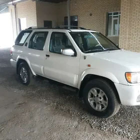 Nissan Pathfinder 2000