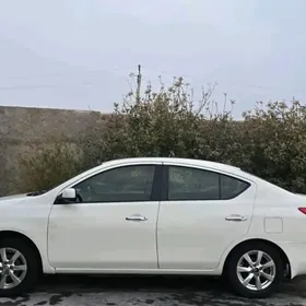 Nissan Versa 2011