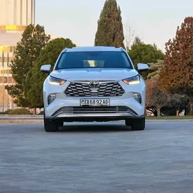 Toyota Highlander 2021