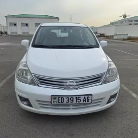 Nissan Versa 2011