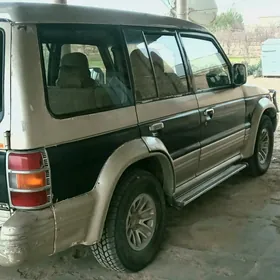 Mitsubishi Pajero 1992