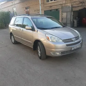 Toyota Sienna 2004