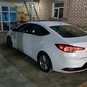 Hyundai Elantra 2020