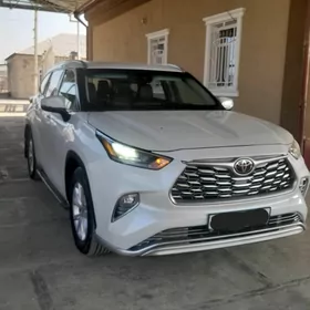 Toyota Highlander 2021