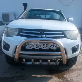 Mitsubishi L200 2011