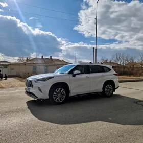 Toyota Highlander 2021