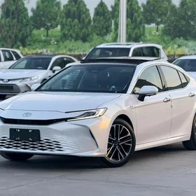 Toyota Camry Hybrid 2025