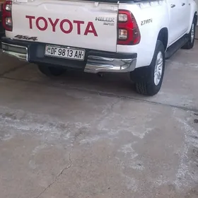 Toyota Hilux 2021