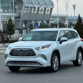 Toyota Highlander 2021