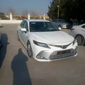 Toyota Camry 2021