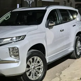 Mitsubishi Pajero 2020