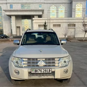 Mitsubishi Pajero 2010