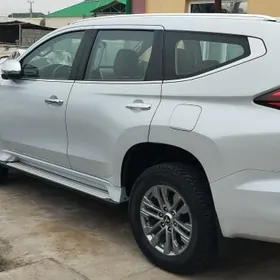 Mitsubishi Pajero 2020