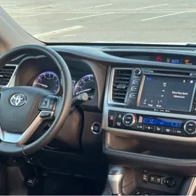 Toyota Highlander 2019