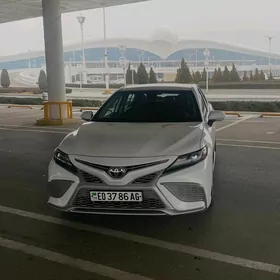 Toyota Camry 2021