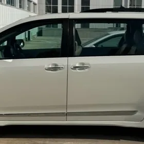 Toyota Sienna 2019