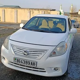 Nissan Versa 2012