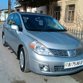 Nissan Versa 2012