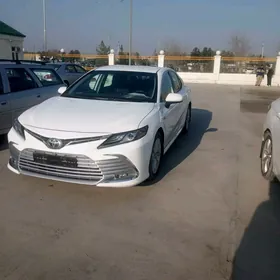 Toyota Camry 2021