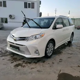 Toyota Sienna 2020