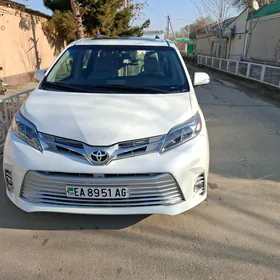 Toyota Sienna 2019