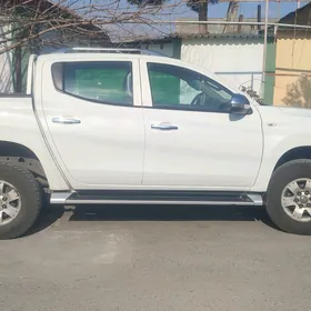 Mitsubishi L200 2020