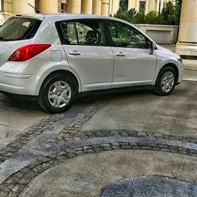 Nissan Versa 2012