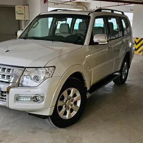 Mitsubishi Pajero 2015