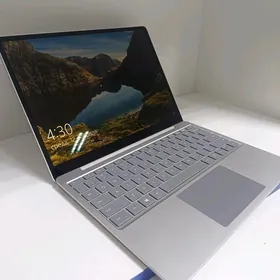 Noutbuk Microsoft Surface