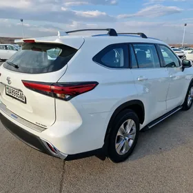 Toyota Highlander 2021