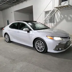 Toyota Camry 2021