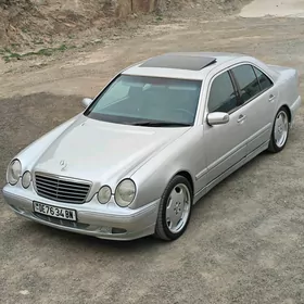 Mercedes-Benz E320 2001