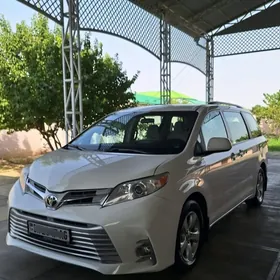 Toyota Sienna 2017