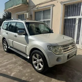 Mitsubishi Pajero 2010