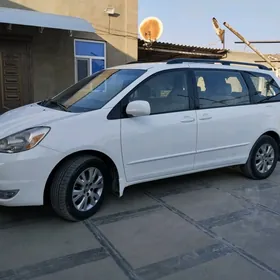 Toyota Sienna 2003