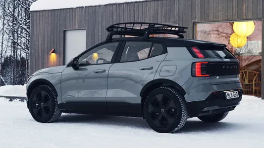 Volvo представила новый электрокроссовер EX30 Cross Country