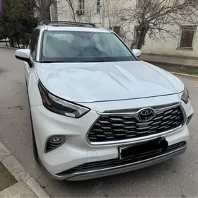 Toyota Highlander 2021