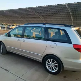 Toyota Sienna 2003