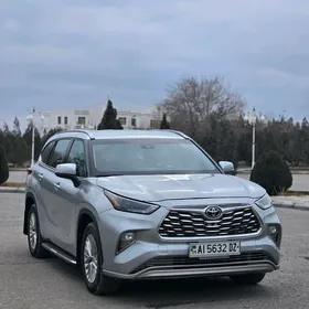 Toyota Highlander 2021